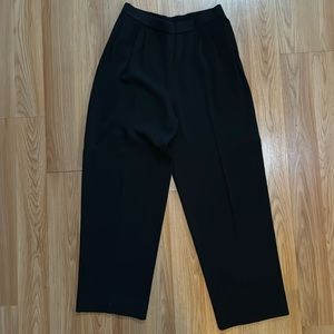 St. John Basics knit pants with pockets. Black. Size 10